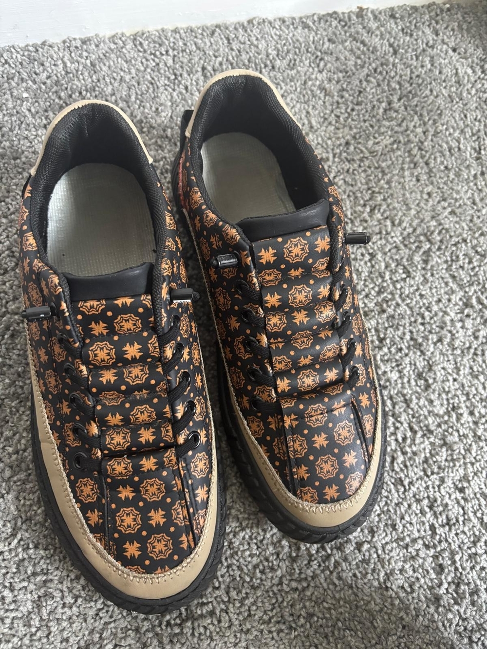 & Other Stories Black Sneakers with Tan Patterned Accents